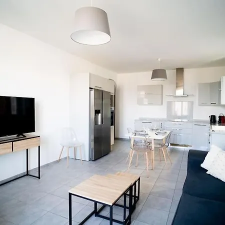 Appartement T4 Vue Mer Proche Gare Et Centre Ajaccio (Corsica)